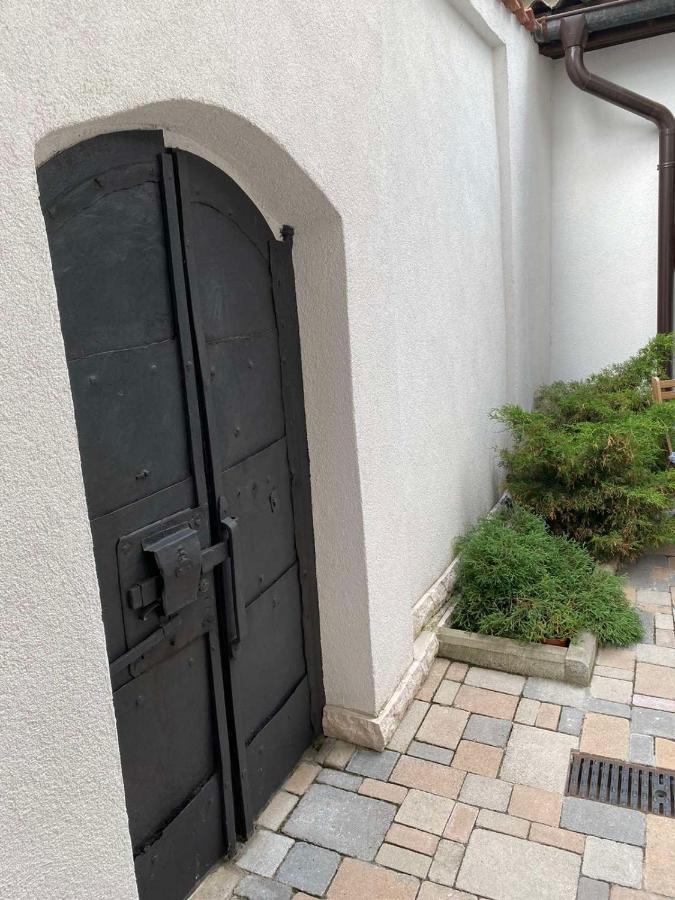 Ajna Apartment *